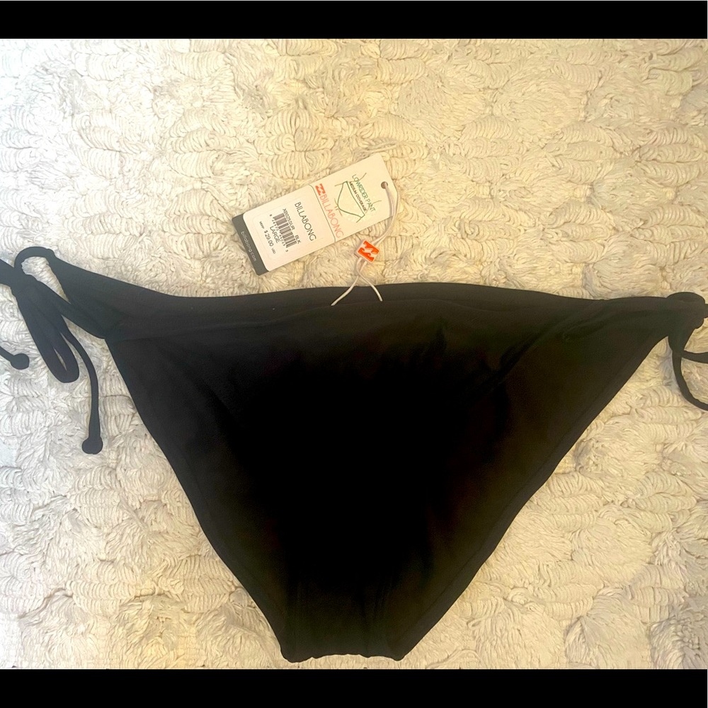 NWT- Billabong bikini bottom w/ gathered back
